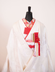 半襟＆花嫁小物、掛下裏地が赤の白無垢コーディネート
