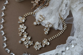 【アクセサリー】ゴールドビジューのネックレス＆イヤリング