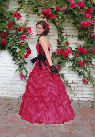 華やかローズレッドのAラインドレス