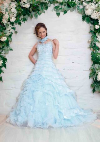 ペールブルーのふわふわAラインドレス