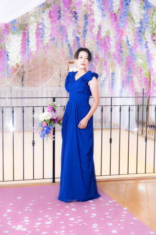 ディープブルーのスレンダードレス