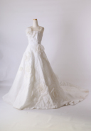 お花モチーフのプリンセスラインドレス