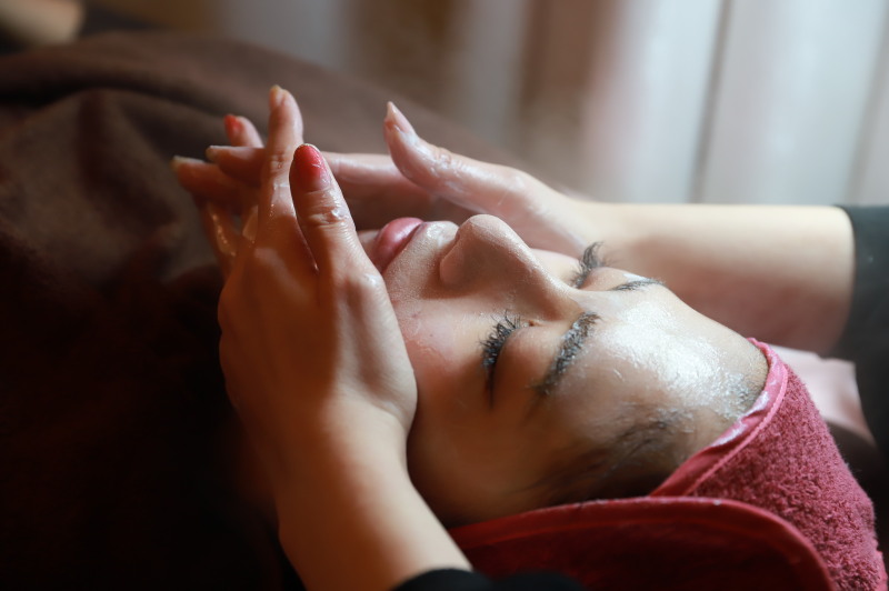 エステで隅々まで磨き上げてメイクのりもUP!