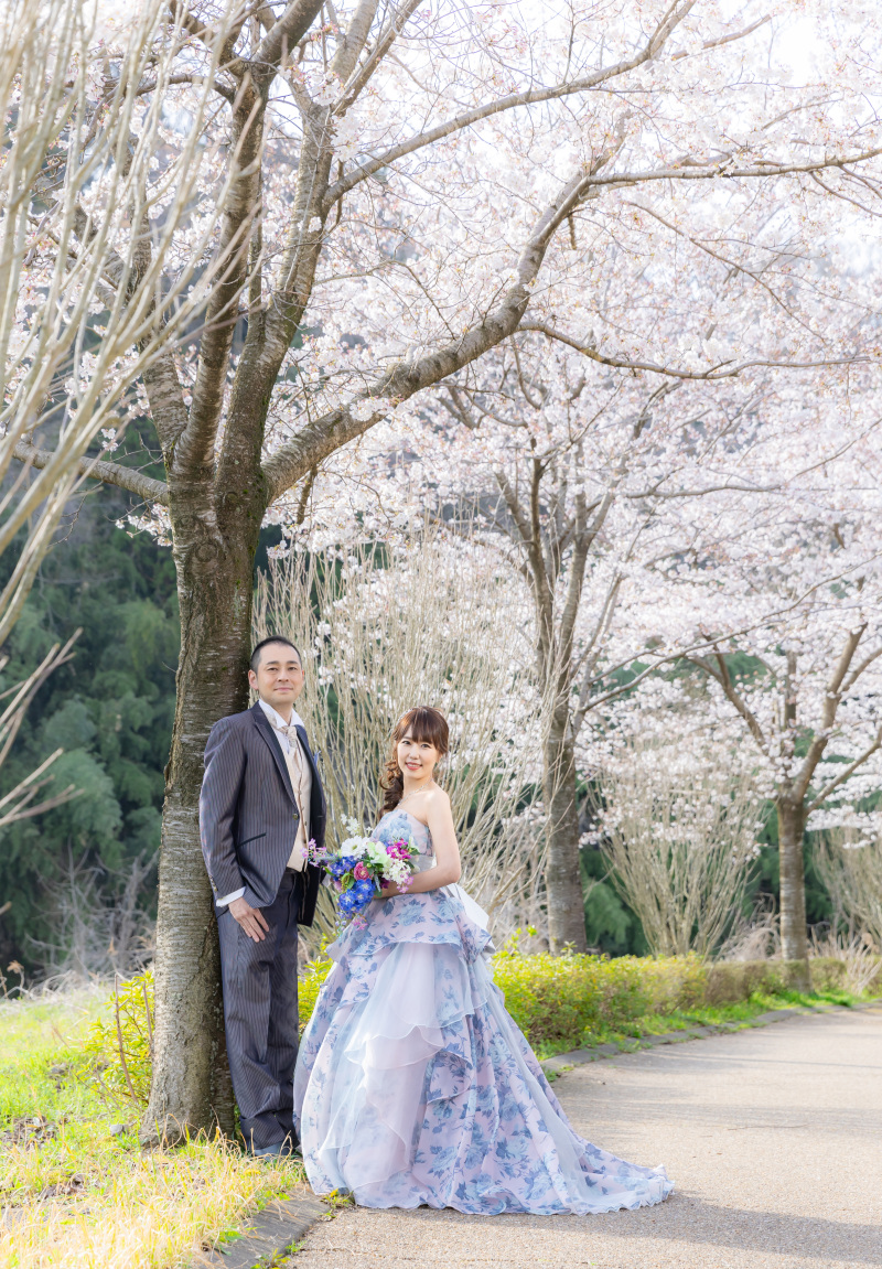 3着目はローラアシュレイのカラードレス!