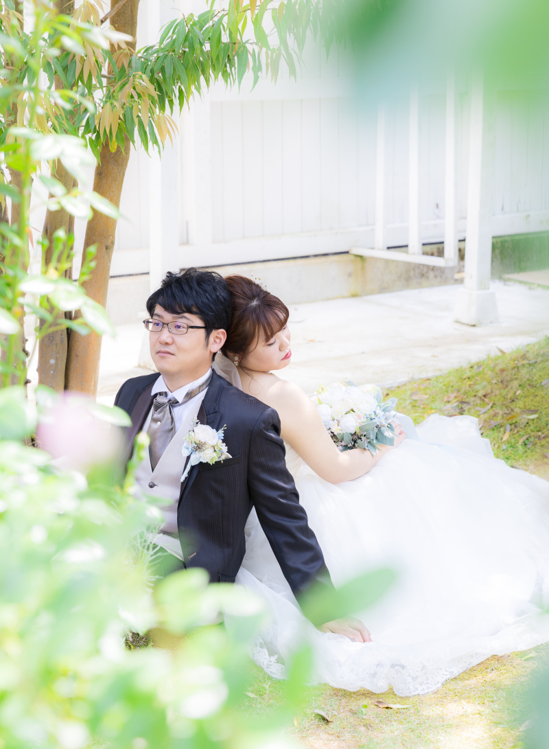 ガーデンで咲き始めたバラとグリーンに囲まれて