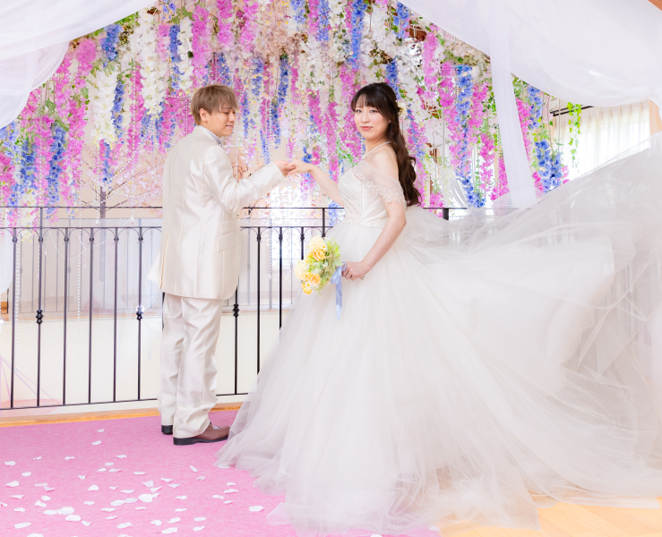 ドレスをふわっのドラマティックな一枚