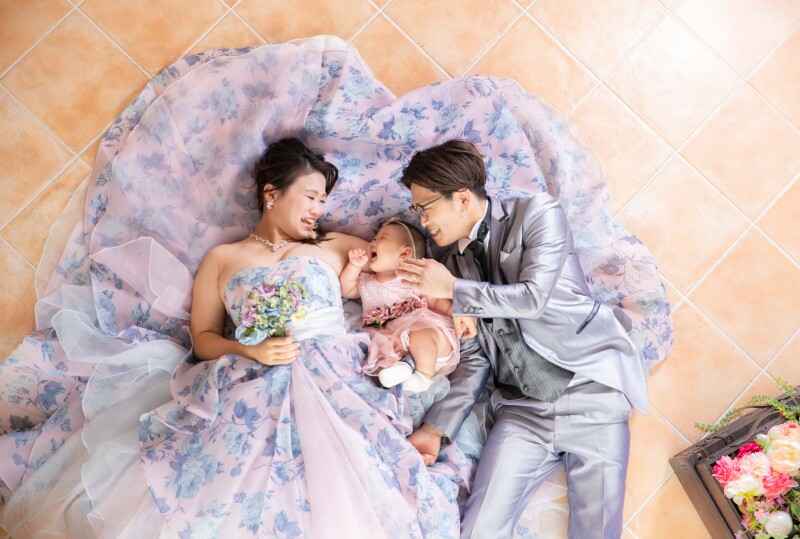 ドレスを♡型に広げて