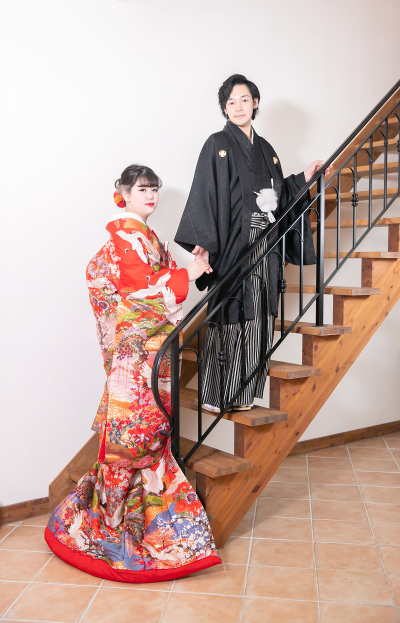 階段ショットは打掛の裾まで美しく♡