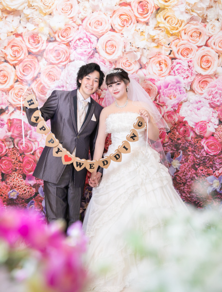 フラワーウォールでガーランドを持って♡