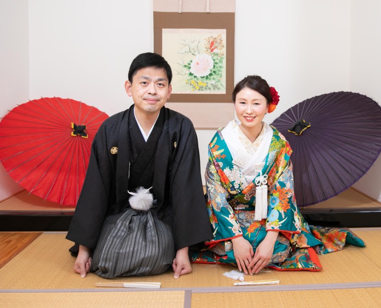 和装はグリーンの色打掛で