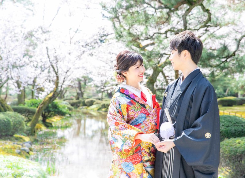 桜が映る水面をバックに♪