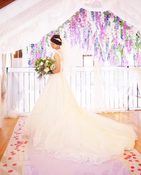 チャペルでの新婦ソロショット。