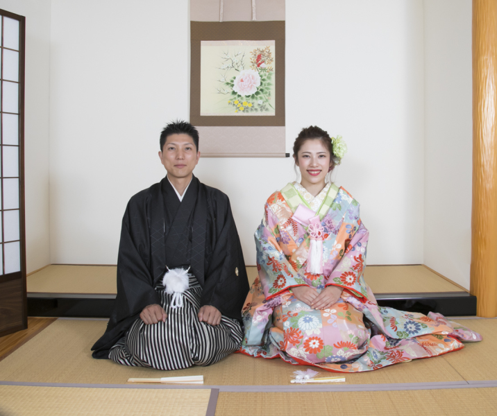 邸宅内の和室で床の間で定番なショット♪