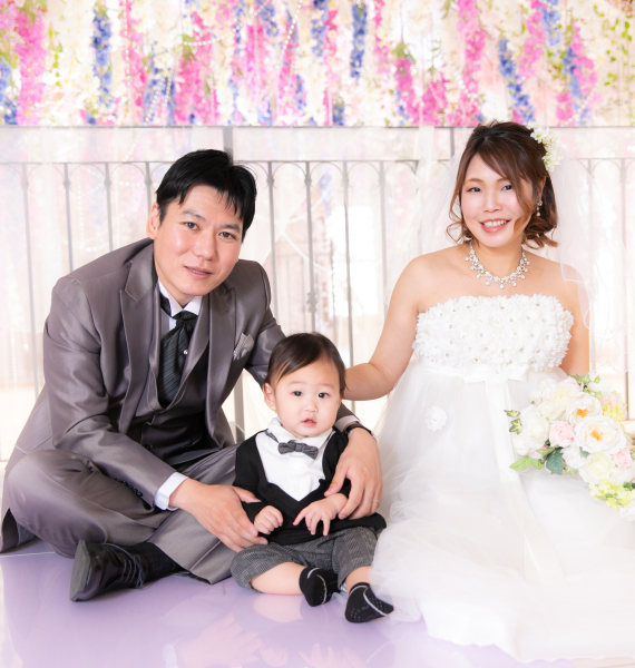 家族三人でチャペルで撮影♪