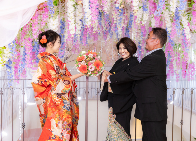 結婚式をしないお二人へ【洋装１着】挙式風シーン・家族写真・両親プレゼント・感謝を伝えるフォトウェディング♪全天候型貸切邸宅で安心