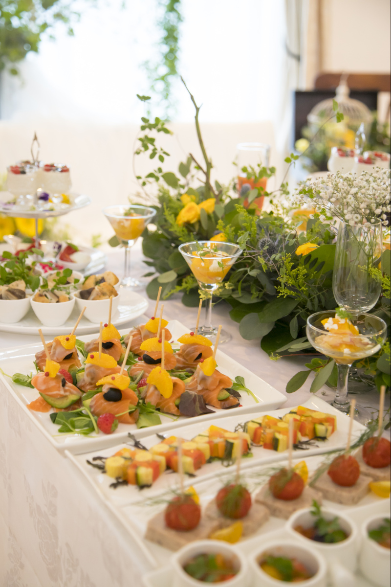 【10名様ビュッフェ料理付き】カジュアルなビュッフェパーティ＋洋装１着フォトウェディング♪