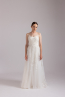 スレンダーラインドレス