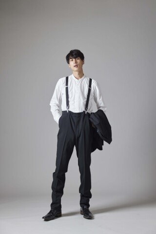 黒タキシード×サスペンダー