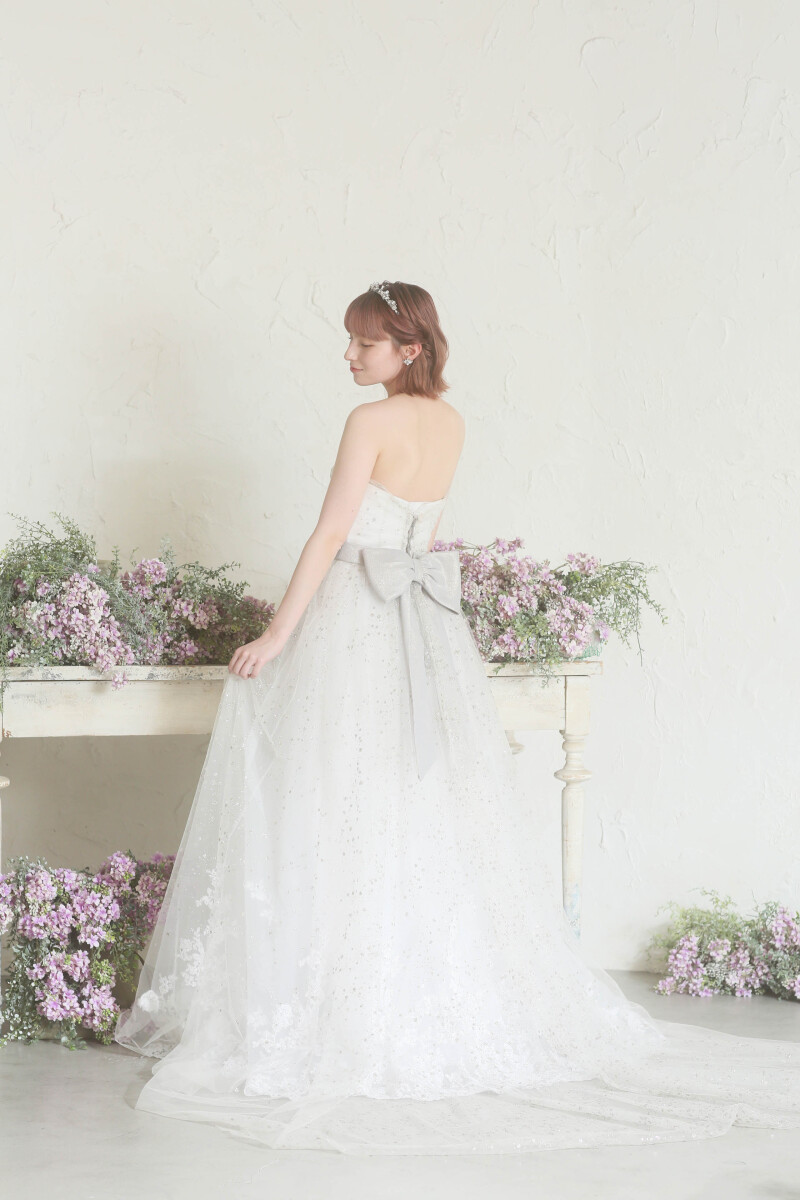 気に入ったドレスは見つかりましたか。