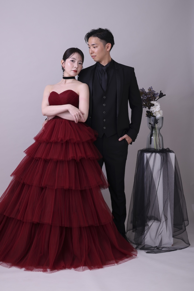 2着目は雰囲気を変えて深みのあるボルドードレス。