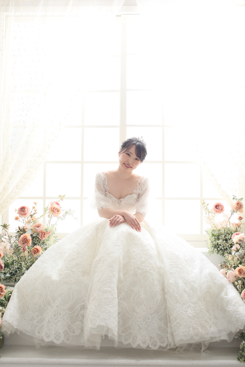 お花に囲まれた華やかな1枚に