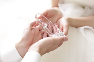 思い出の物達と撮る２人らしいウェディングフォト♪