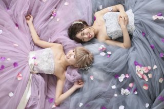 友達と一緒にドレス撮影