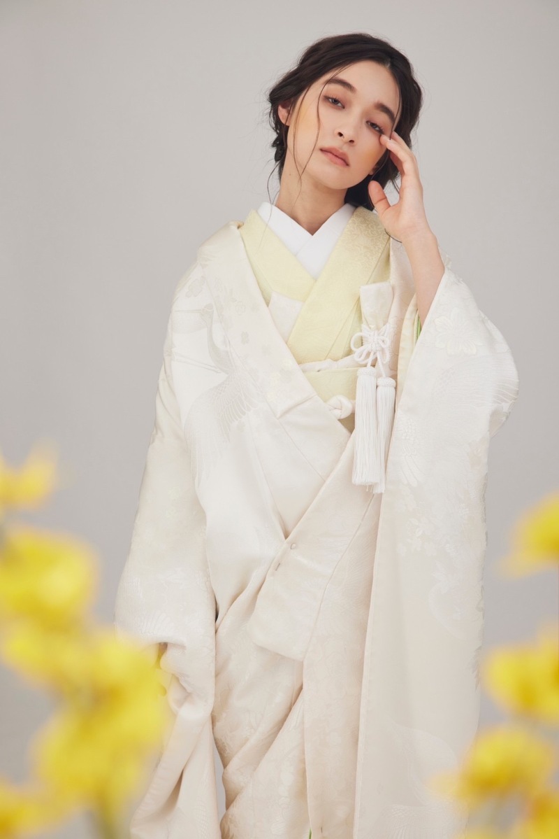 白無垢×色掛下 春らしい色合い