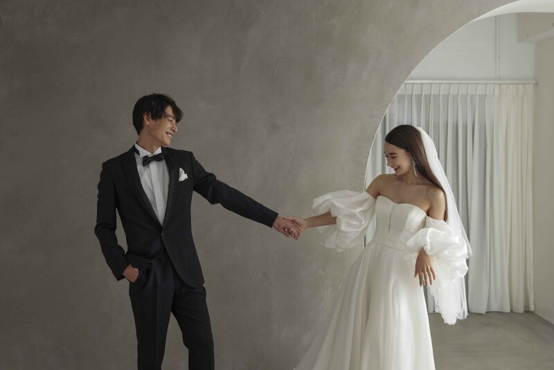 バルーンスリーブドレス×ブラックタキシード