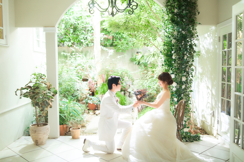 秋の爽やかな天気の中のガーデンフォトが気持ち良い 撮影日 18年10月8日 自由が丘スタジオ Brume Blanc 東京都でフォトウェディング探すならphotorait