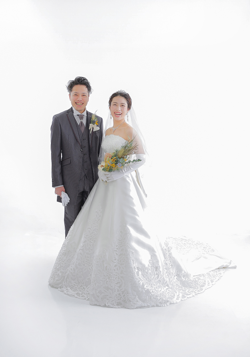 ウエディングドレスから撮影スタート♪