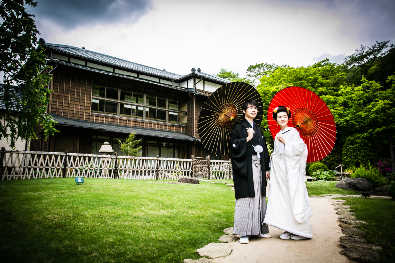 カッコよく、緑と木目のコントラスト！