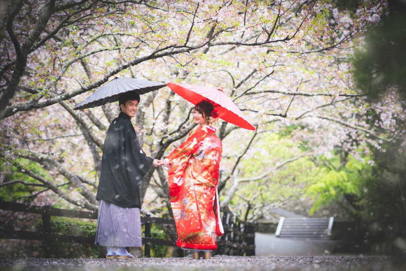 桜舞う中のお散歩♪