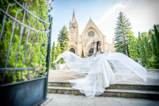 【独立型チャペル＆湖】でフォトウエディング♪