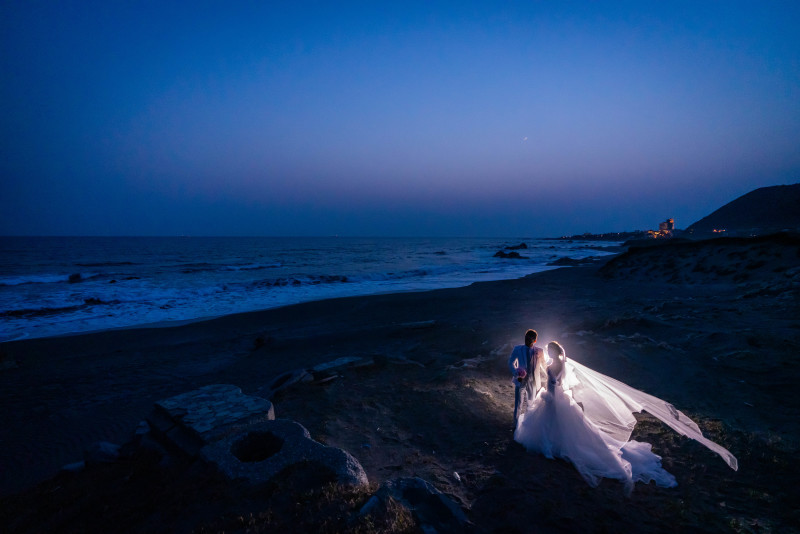 夕日から月へ変わった空で