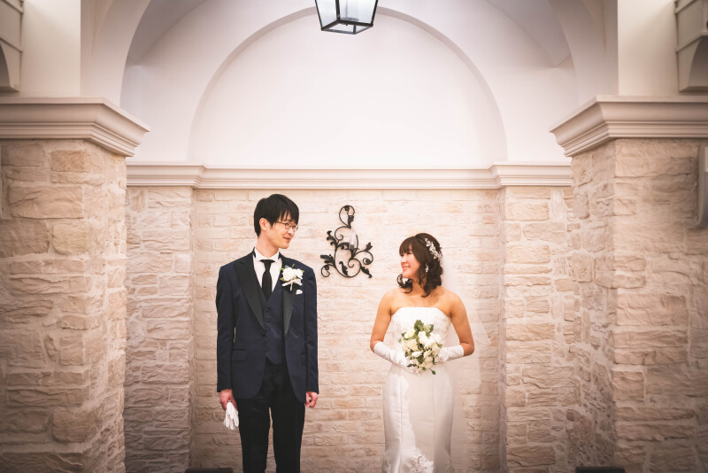 【大聖堂チャペルフォトウエディング】アーチ天井と聖壇で【家族と一緒】に叶える荘厳な一枚|洋装1着+美肌レタッチ|オーナー撮影確約