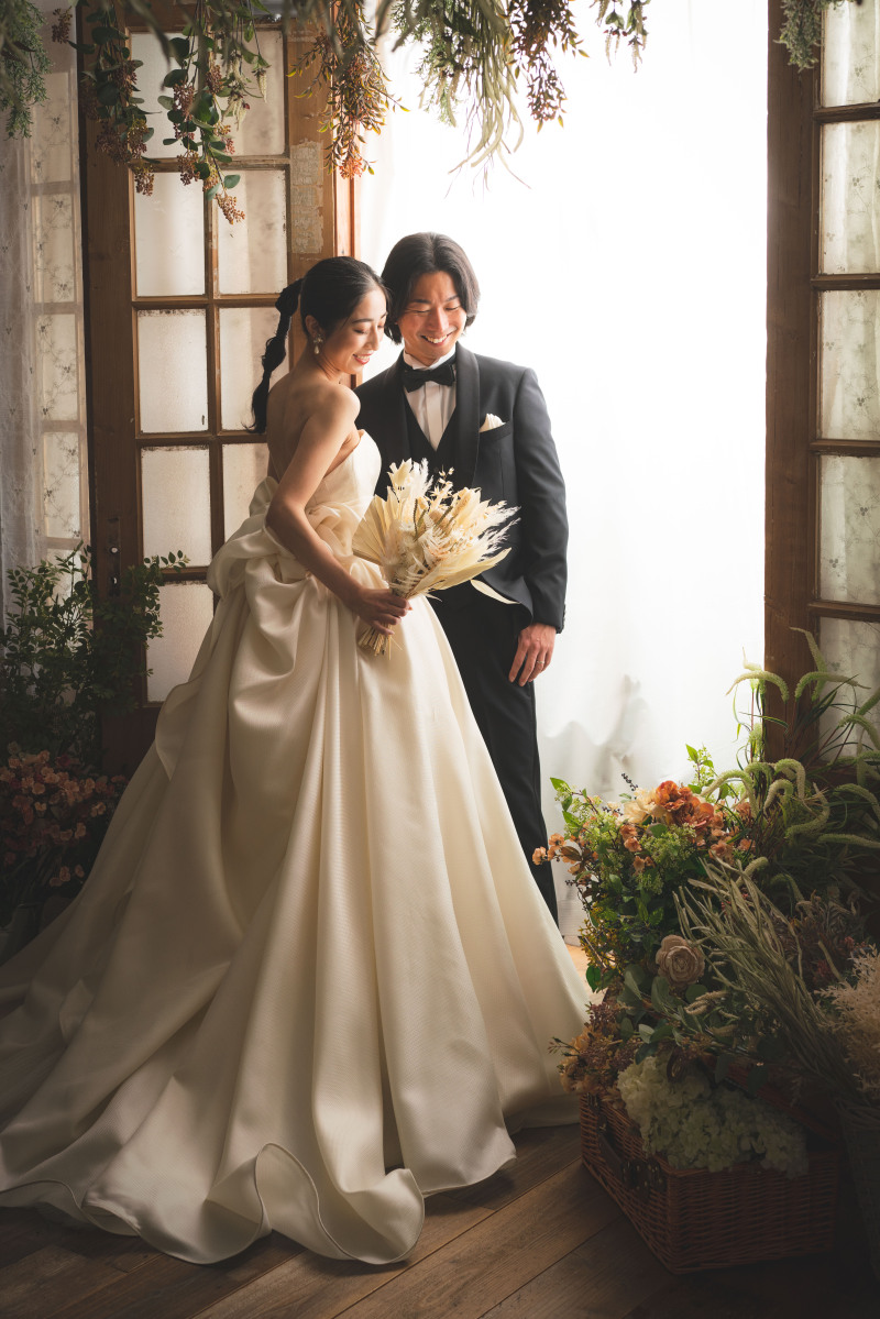 《インポートドレス》で叶える上質フォトウェディング|自由に選ぶ理想の撮影場所×家族同伴OK&美肌レタッチデータ付アルバム