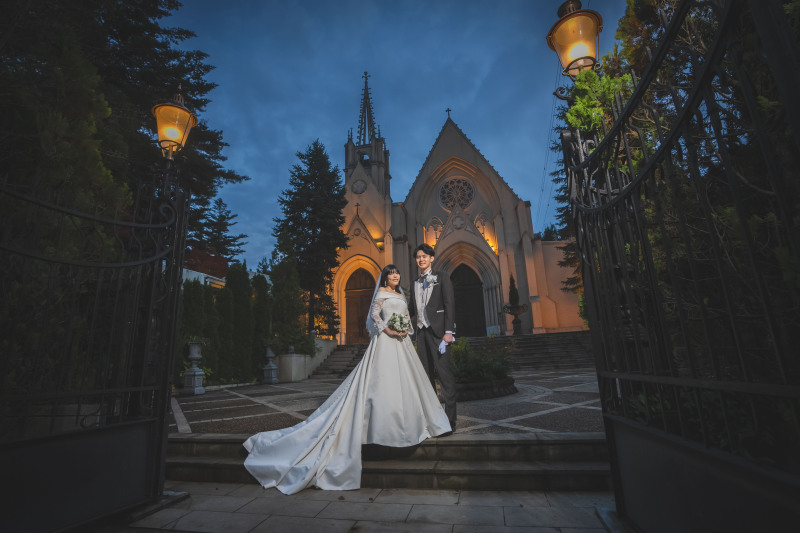 *早割*【各月4組限定】【ステンドグラスが美しいチャペル】×【自然】で叶える上質なフォトウエディング|美肌レタッチ+アルバム付