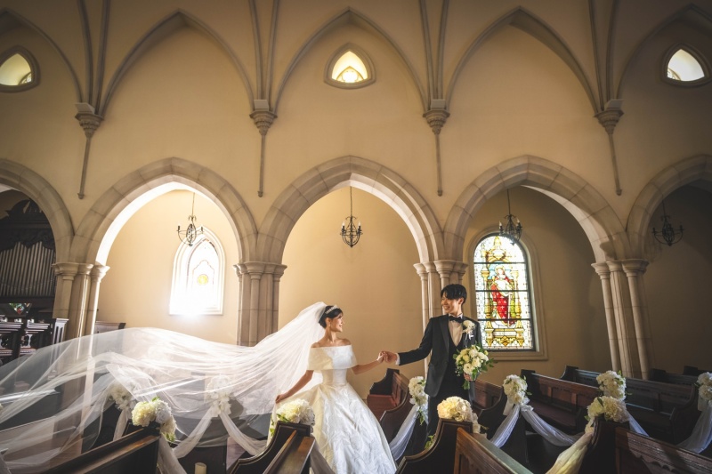 *早割*【各月4組限定】【ステンドグラスが美しいチャペル】×【自然】で叶える上質なフォトウエディング|美肌レタッチ+アルバム付