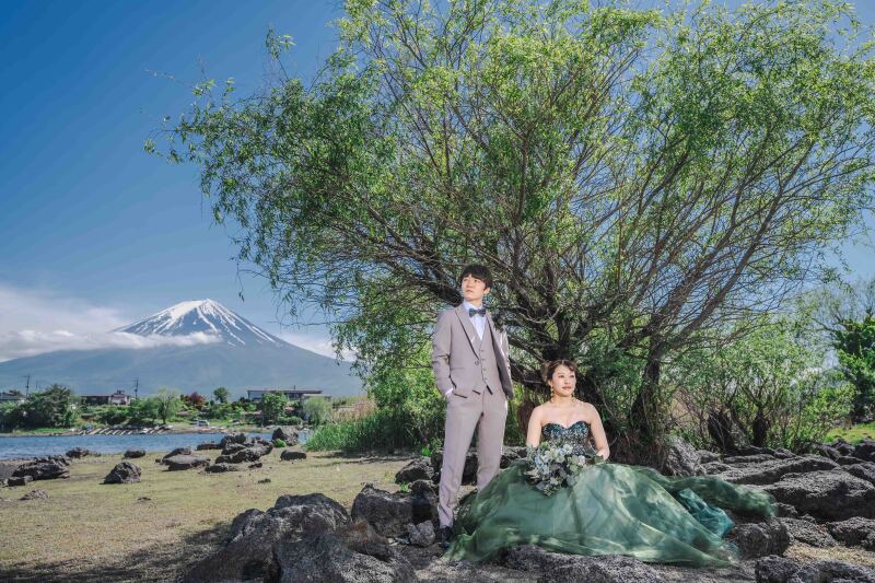 《家族と楽しむ1日撮影体験》富士山と湖畔で旅行のように過ごすフォトウェディング|和装・ドレス自由+私服無料特典|オーナー撮影確約