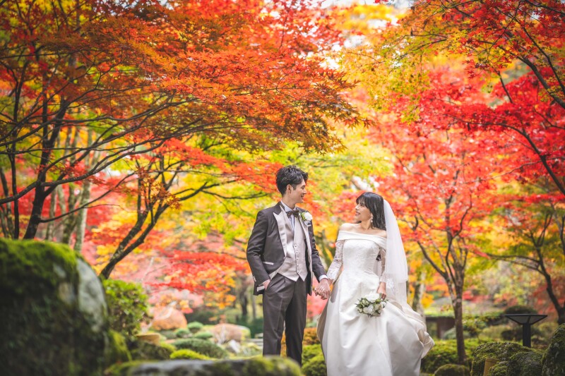 紅葉シーズン限定!【富士山周辺 洋装フォトウエディング】地元フォトグラファー厳選ロケ地での撮影|美肌レタッチ&選べるアルバム付