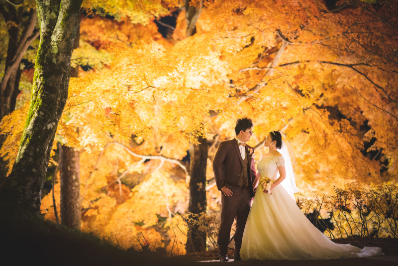 紅葉シーズン限定!【富士山周辺 洋装フォトウエディング】地元フォトグラファー厳選ロケ地での撮影|美肌レタッチ&選べるアルバム付