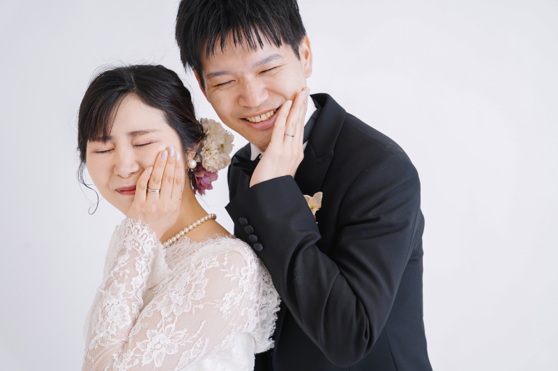 指輪を見せつつ&hellip;
