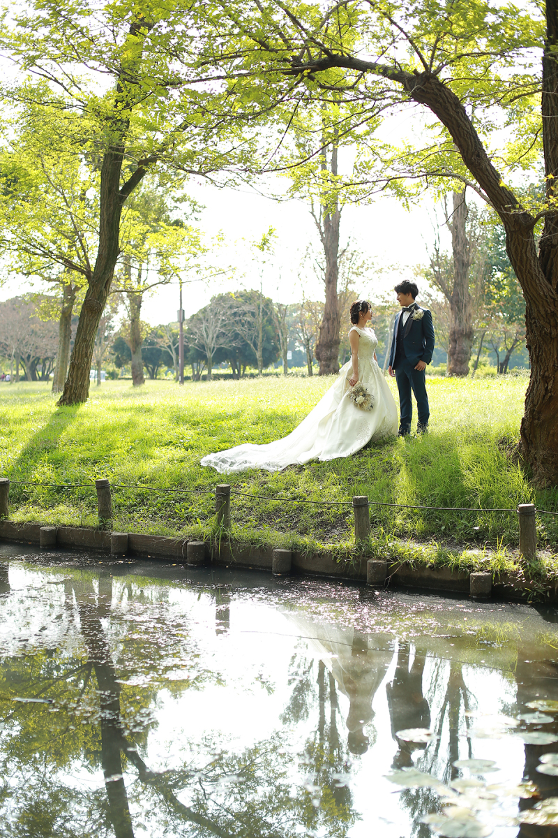 水面にうつる姿が素敵な一枚
