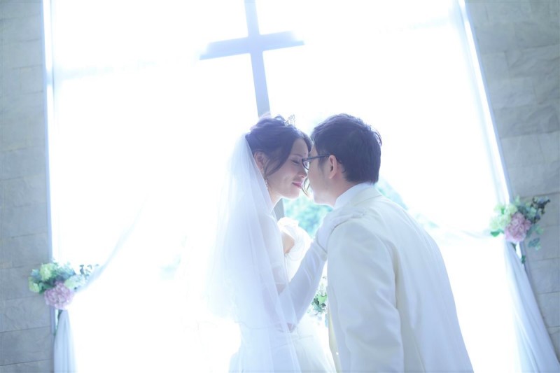 チャペルでウエディングフォト