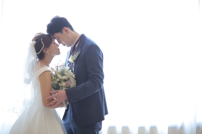 おでこにこつん