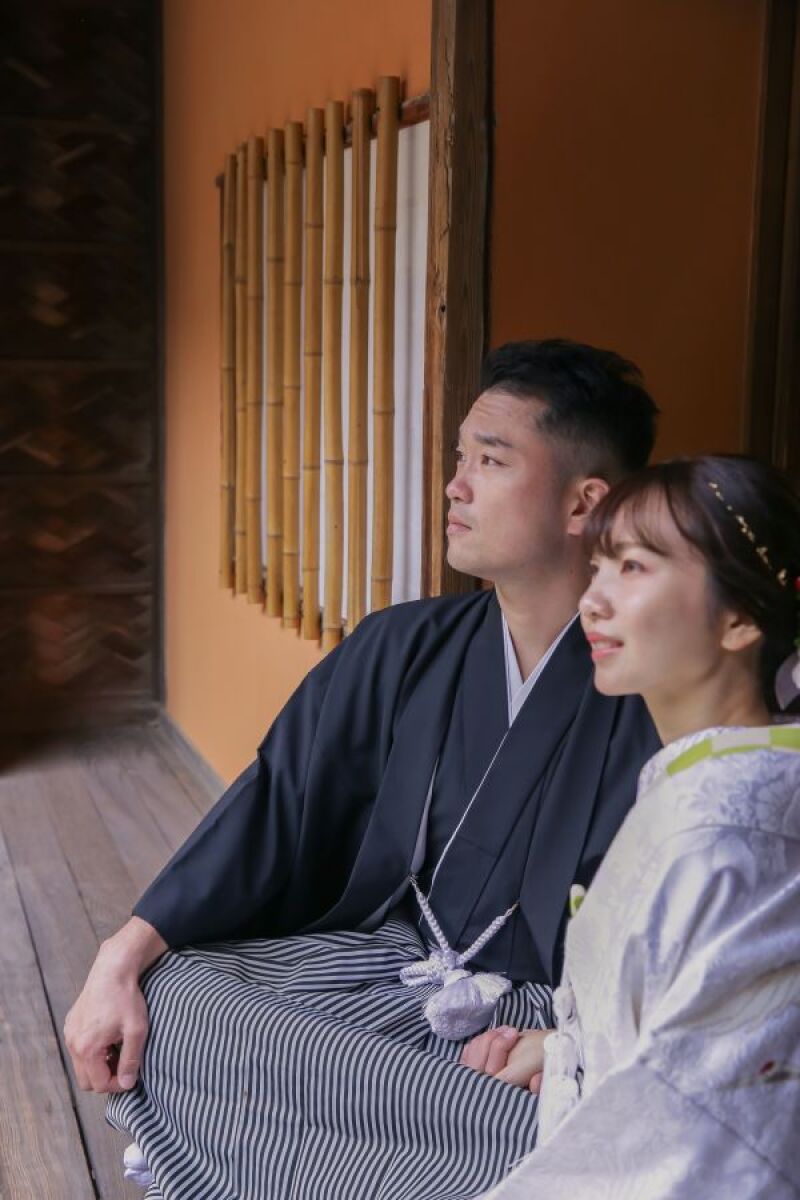 縁側で寄り添う2人♡