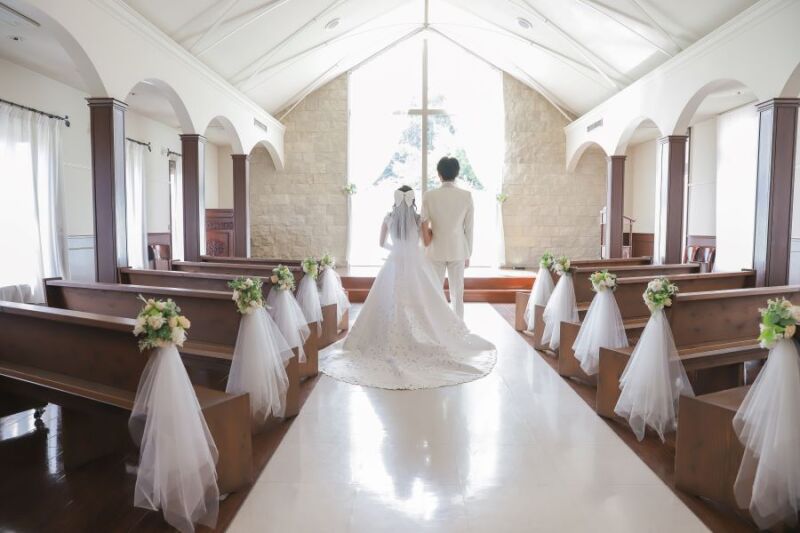 温かな光に包まれたチャペルで