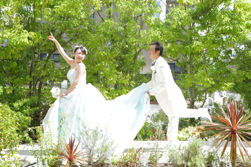 カラードレスでお庭ロケ☆