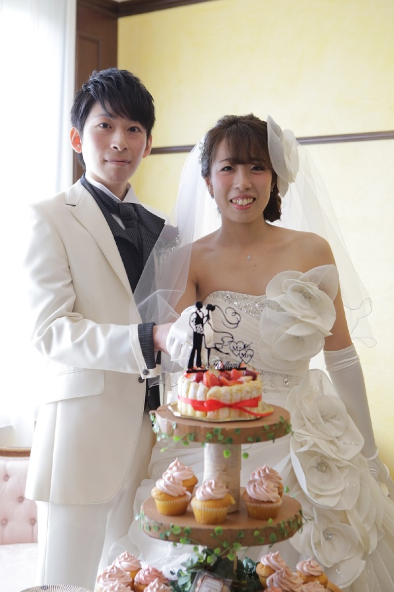 ついにケーキ入刀！